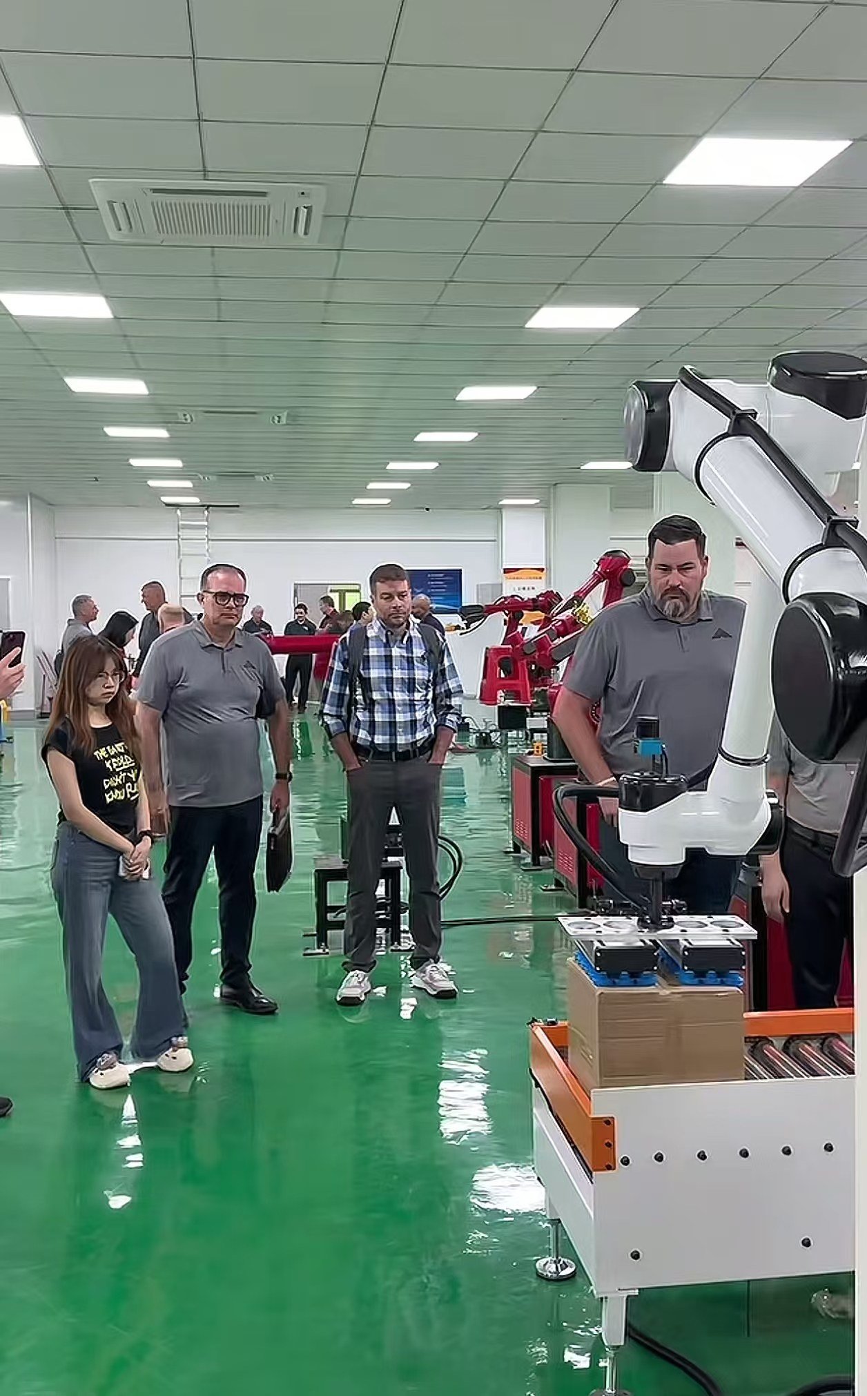 ZBOSN robot demonstration with customers